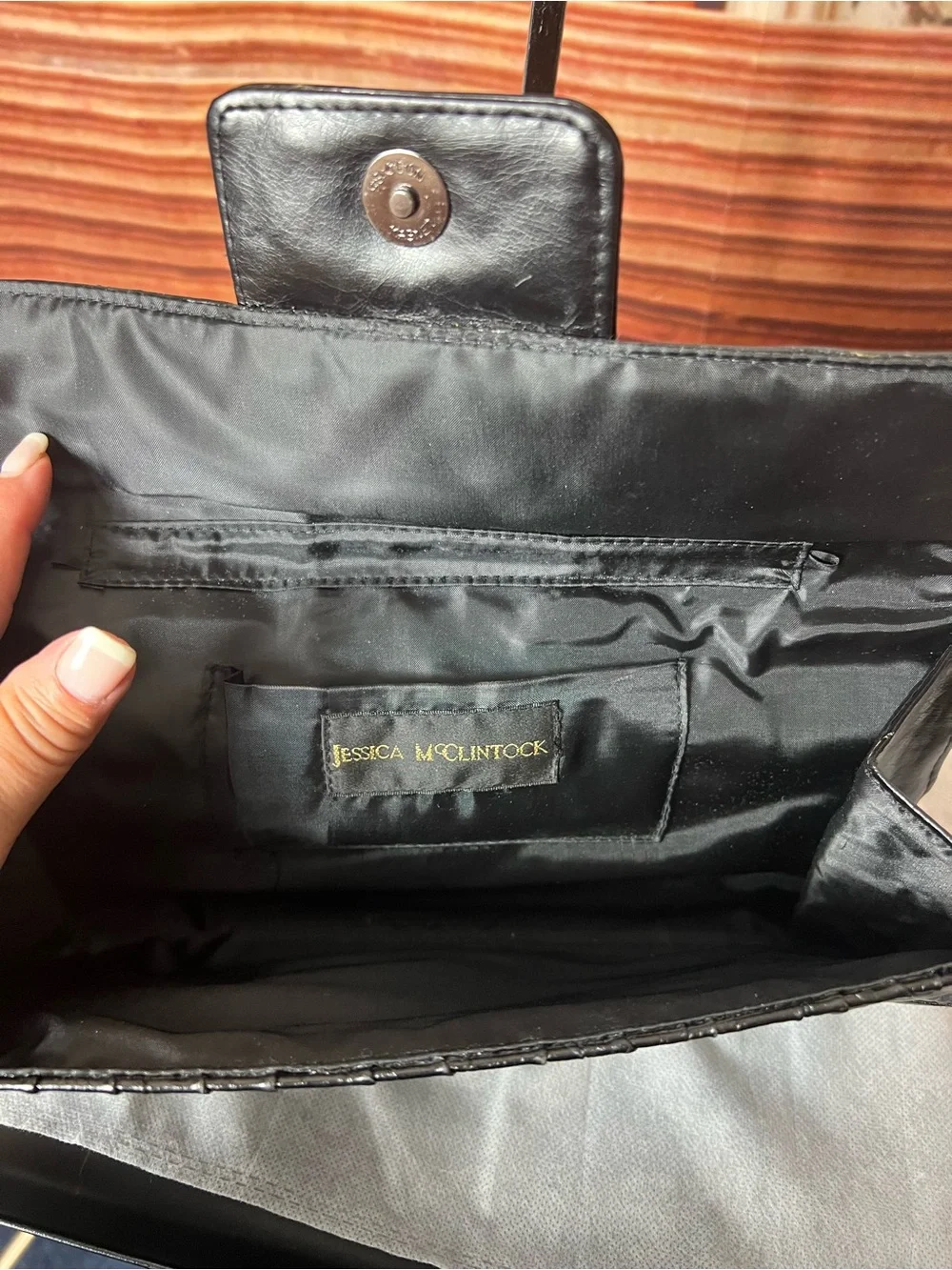 Vintage Jessica McClintock black clutch unique faux leather exterior 🖤
